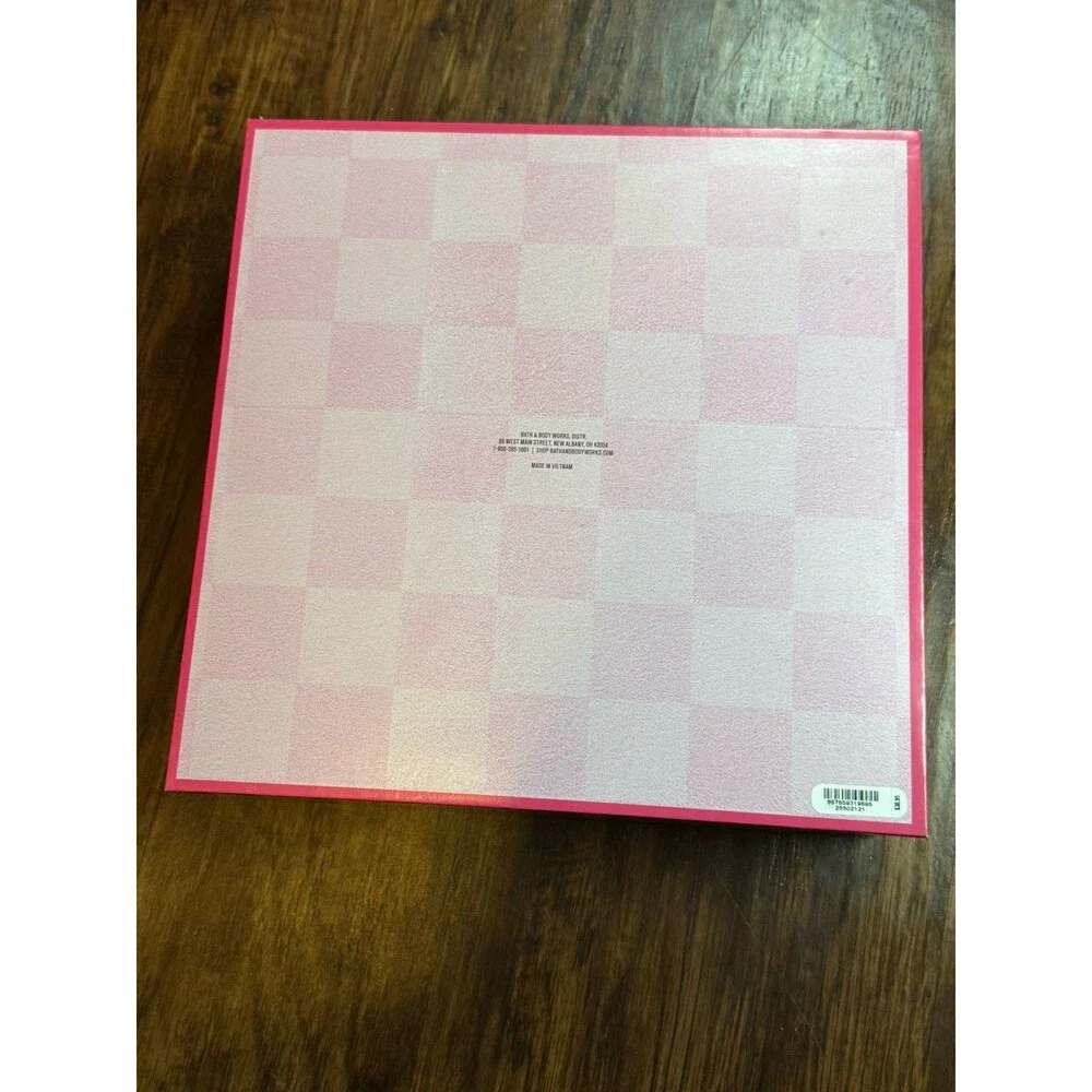 Gingham Gorgeous Bath and Body Works Holiday Gift Set Body Wash, Mist And Lotion - Picture 6 of 8